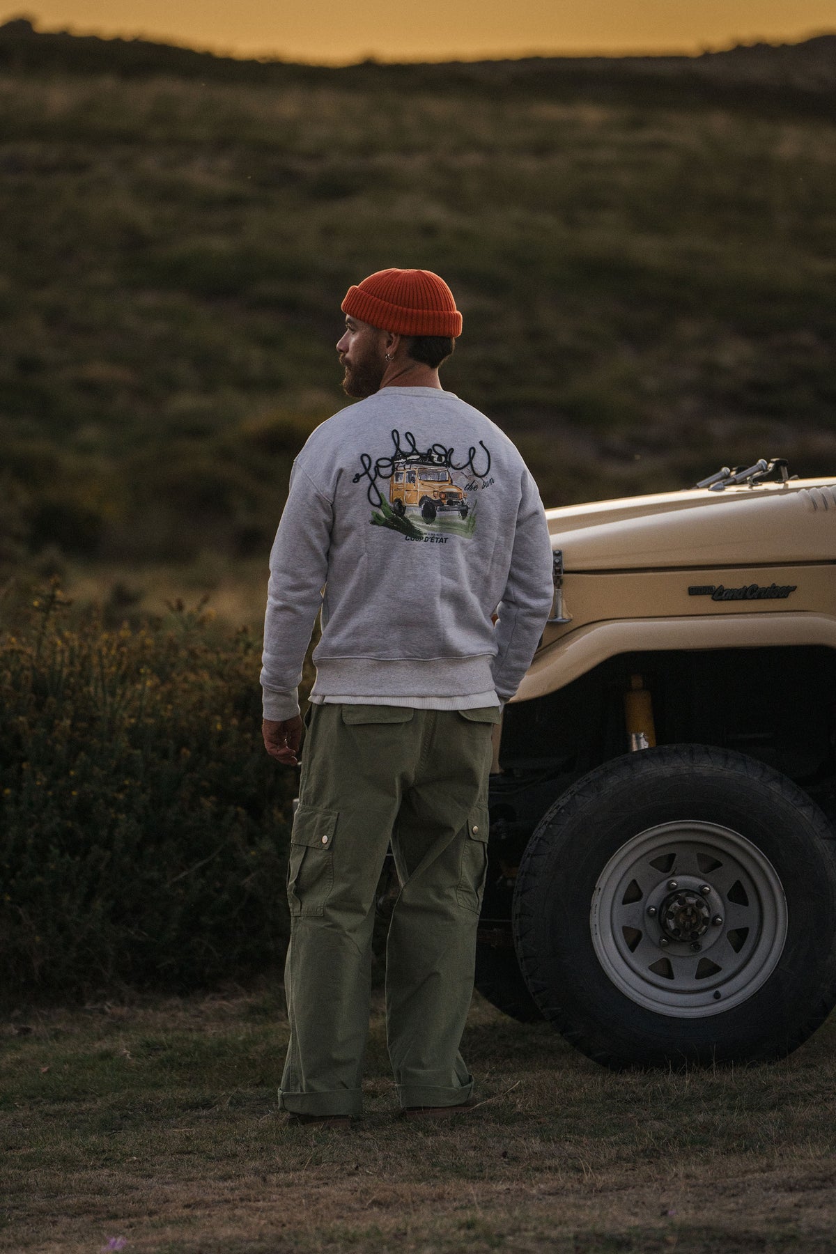 Travelling with Follow The Sun - Gray Sweatshirt - Collaboration with Follow The Sun - Coup D'État Portugal