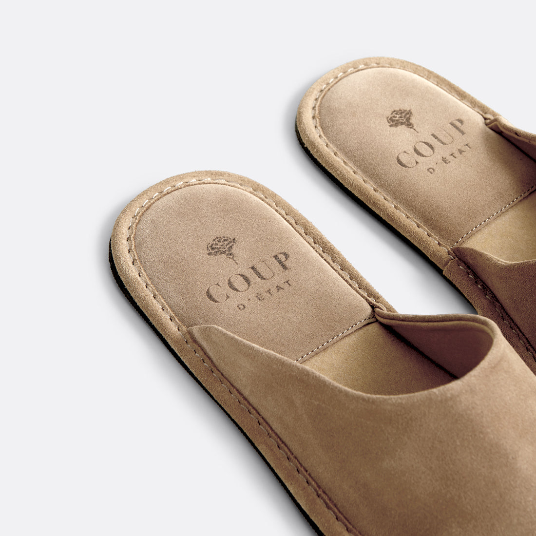 Bedroom slippers in beige - Handcrafted Suede - Coup D'État Portugal